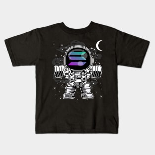 Astronaut Lifting Solana SOL Coin To The Moon Crypto Token Cryptocurrency Blockchain Wallet Birthday Gift For Men Women Kids Kids T-Shirt